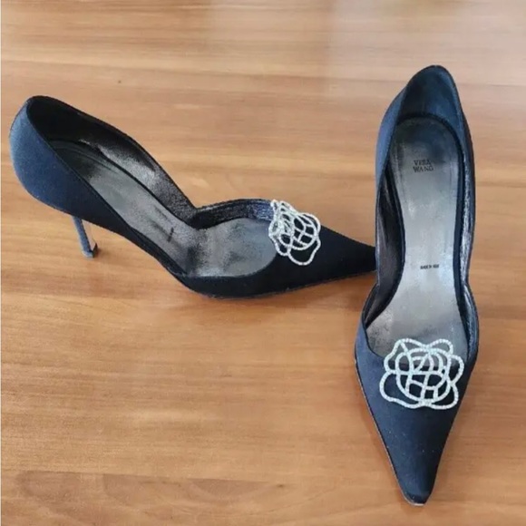 VERA WANG Black Satin Stiletto Heel w/Rhinestone Flower Embellishment Size EU40 - Picture 2 of 12